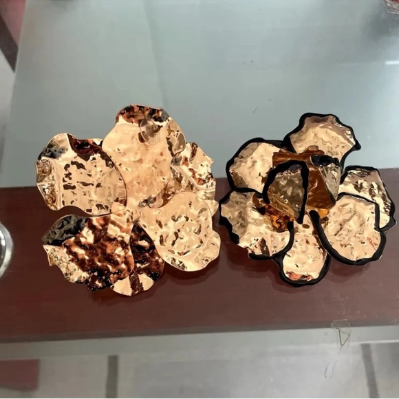 Zara Gold Metal Flower Earrings - Picture 13 of 14